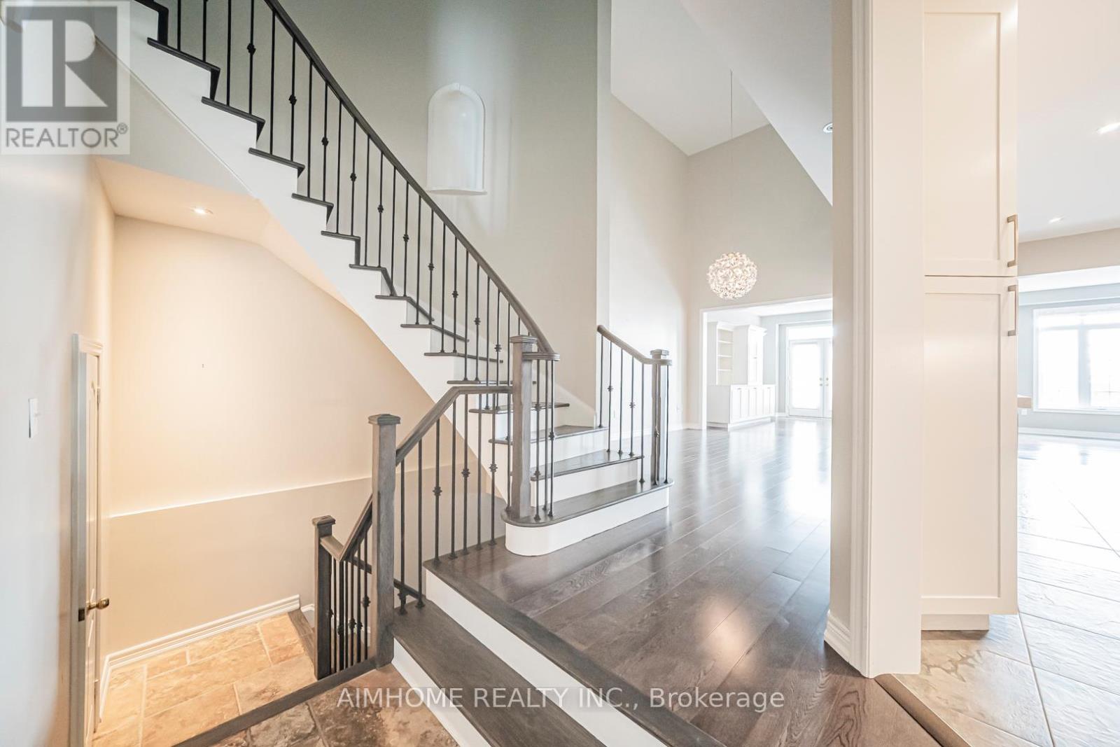 1132 Woodington Lane, Oakville, Ontario  L6H 7T9 - Photo 5 - W12932642