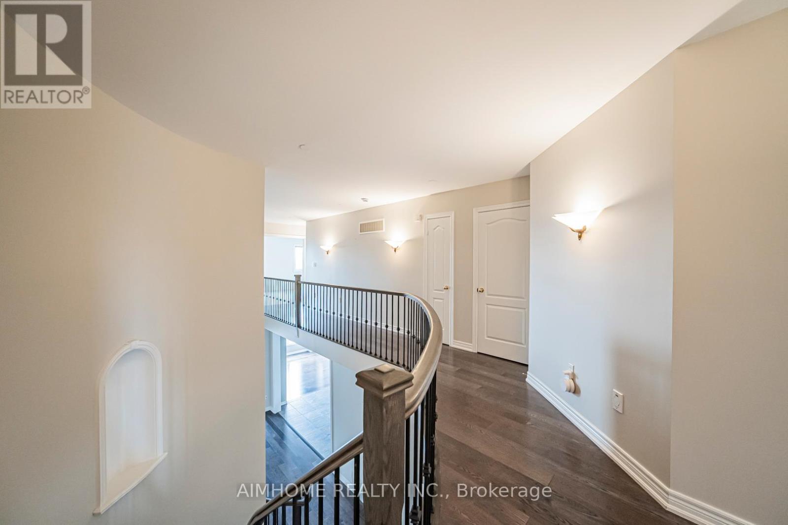 1132 Woodington Lane, Oakville, Ontario  L6H 7T9 - Photo 6 - W12932642