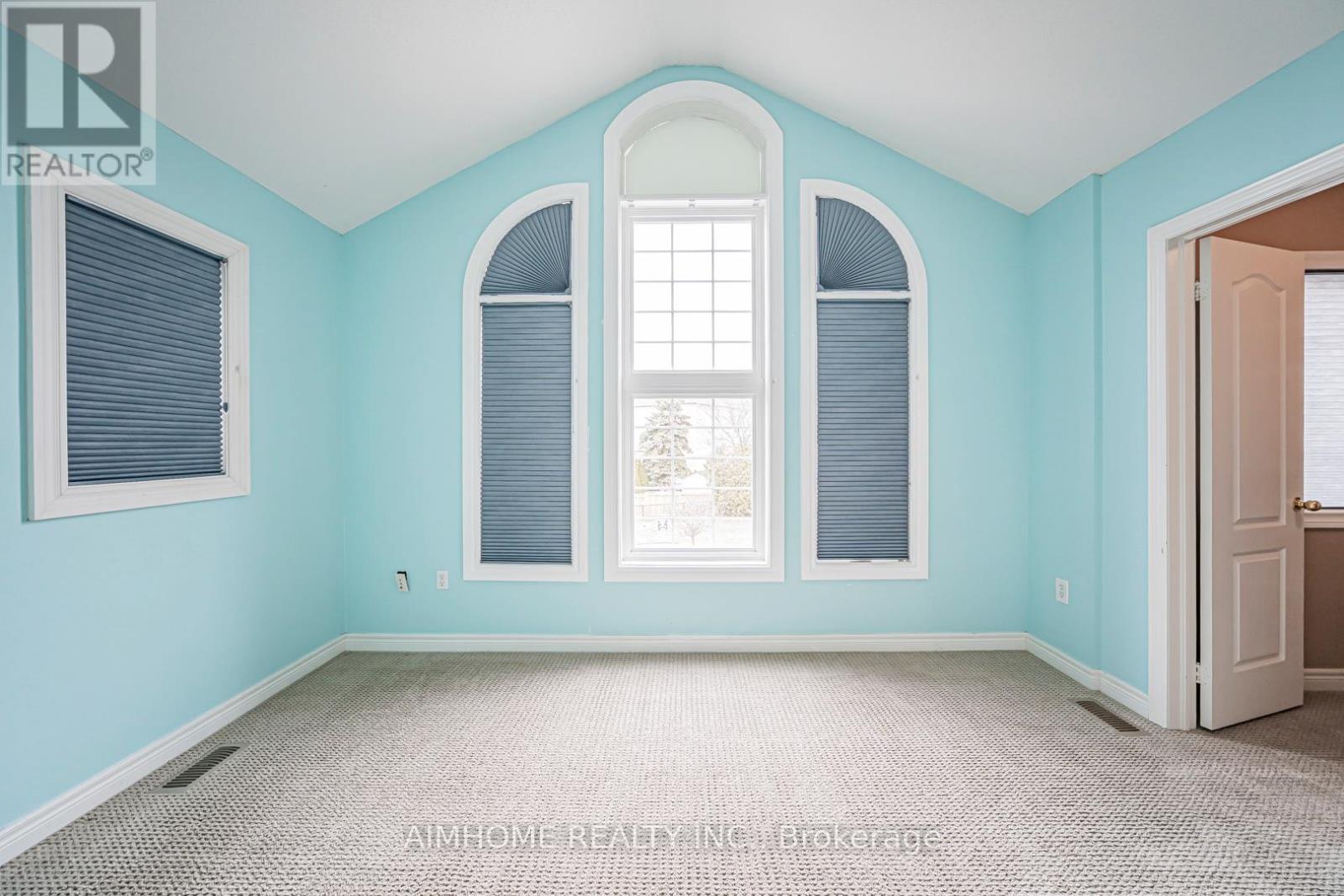 1132 Woodington Lane, Oakville, Ontario  L6H 7T9 - Photo 7 - W12932642