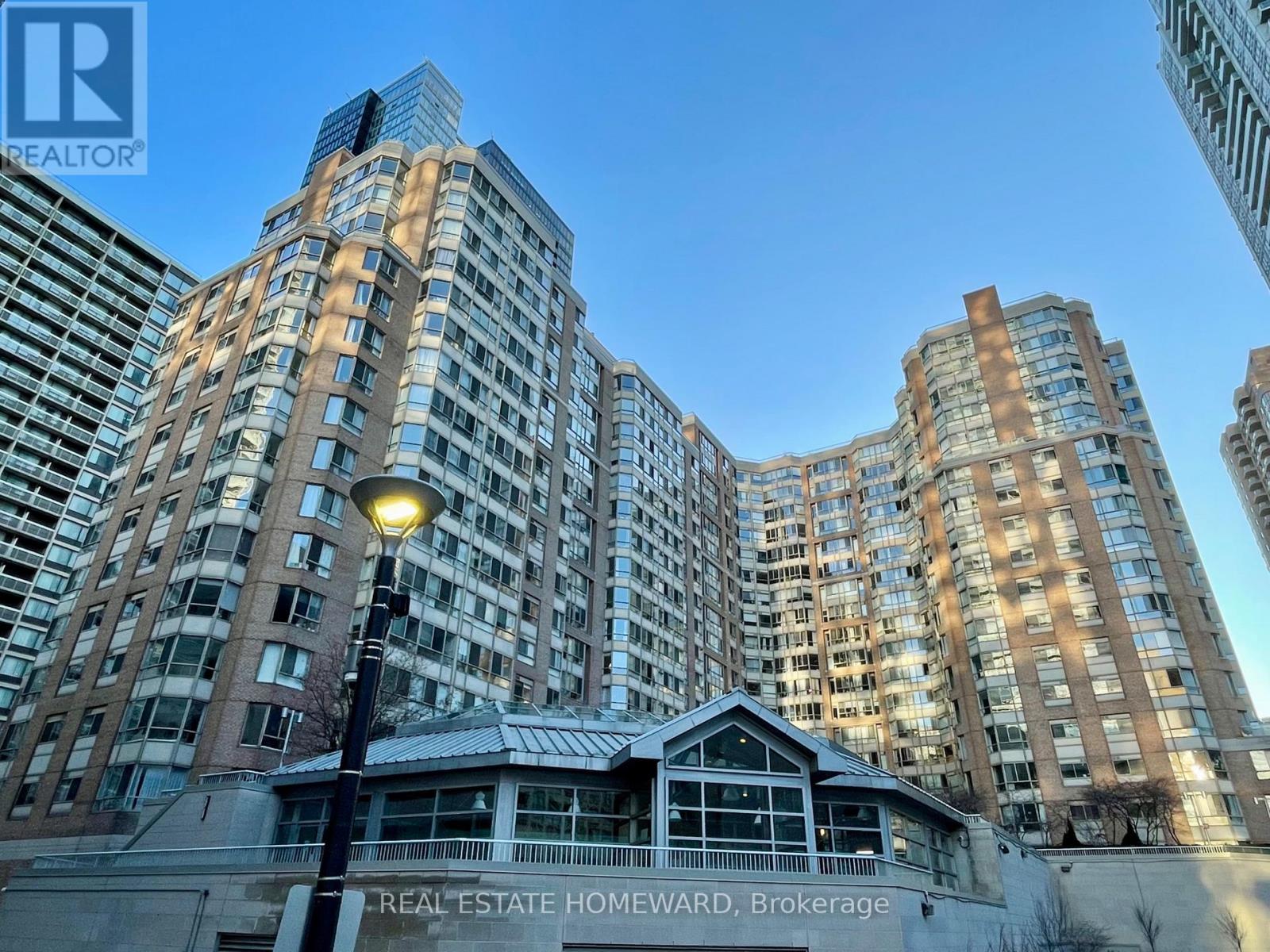 812 - 711 Bay Street, Toronto, Ontario  M5G 2J8 - Photo 4 - C12862436