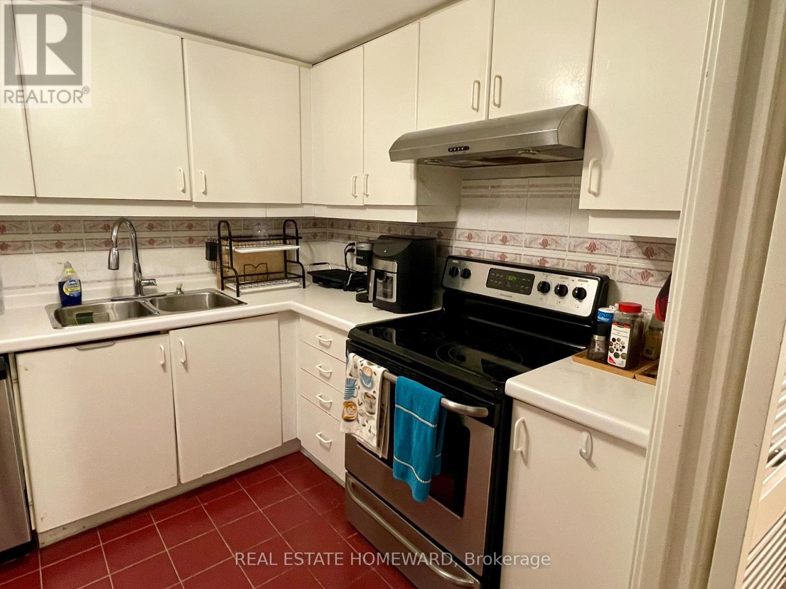 812 - 711 Bay Street, Toronto, Ontario  M5G 2J8 - Photo 9 - C12862436