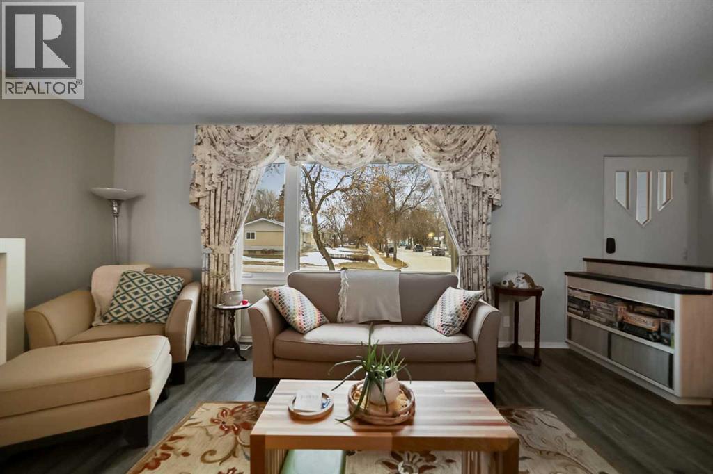 5311 52 Street, Camrose, Alberta  T4V 1W1 - Photo 4 - A2295223