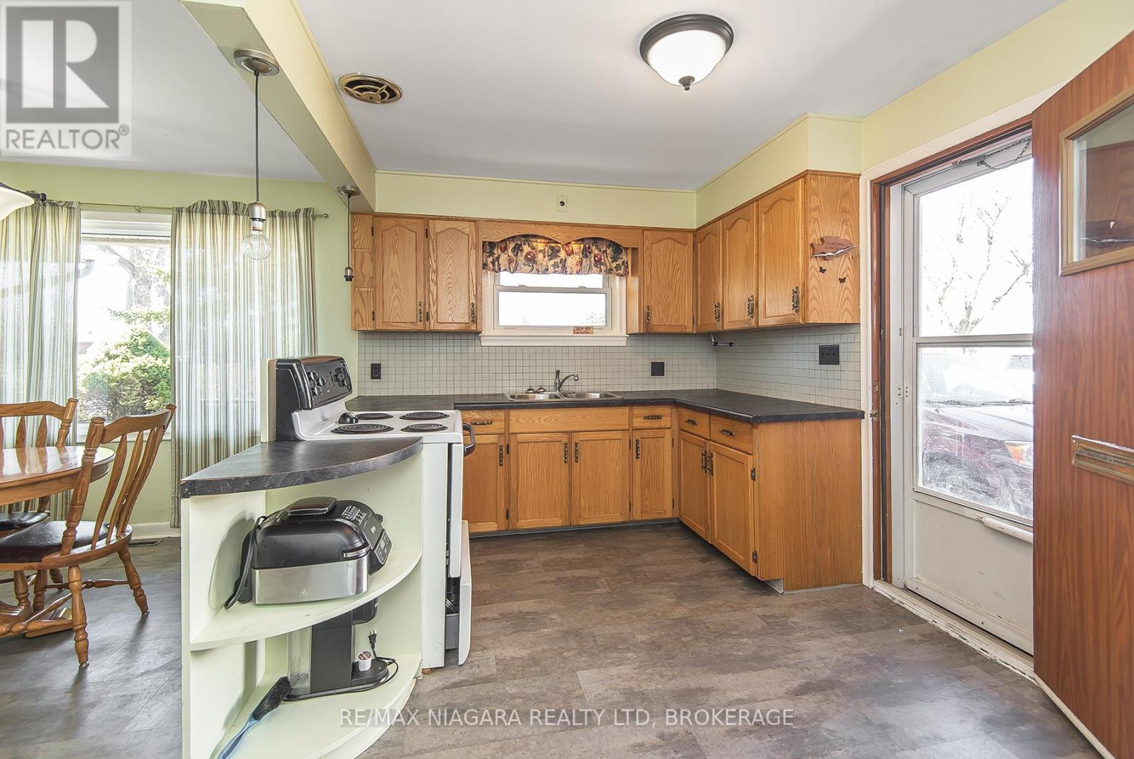 88 Golden Boulevard E, Welland, Ontario  L3B 1H7 - Photo 5 - X12932654