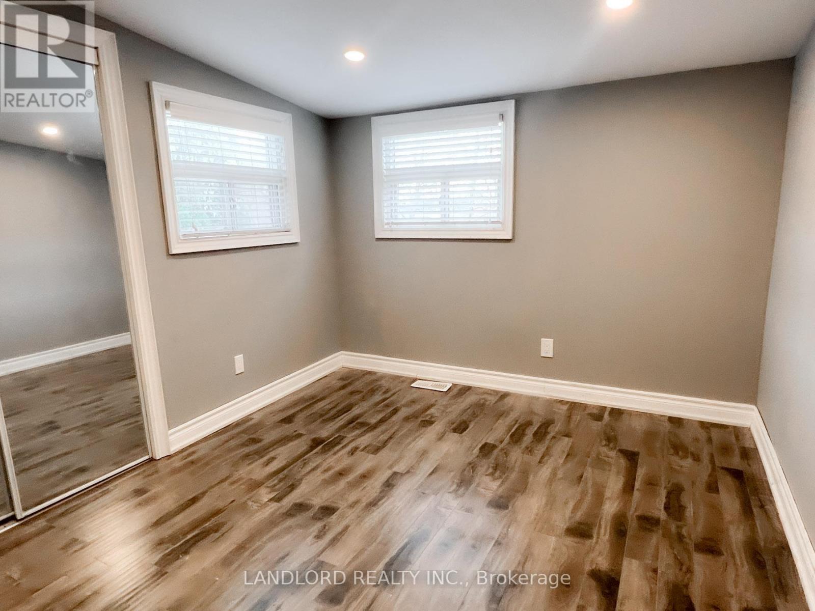 Main - 9 Albright Avenue, Toronto, Ontario  M8W 1W9 - Photo 12 - W12932660