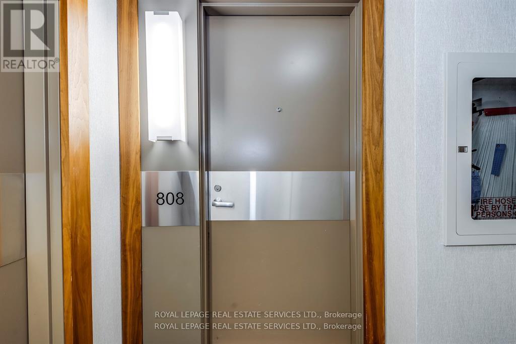 808 - 3500 Lakeshore Road W, Oakville, Ontario  L6L 0B4 - Photo 10 - W12932678