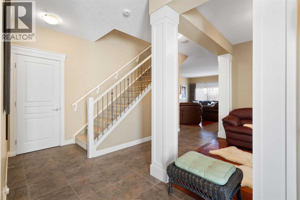 40 Bridleridge Lane Sw, Calgary, Alberta  T2Y 5H6 - Photo 6 - A2296367