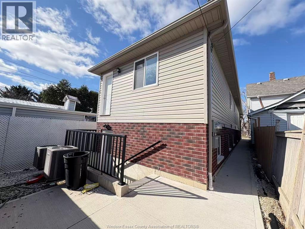 658 Caron Avenue Unit# 2, Windsor, Ontario  N9A 5B6 - Photo 3 - 26006421