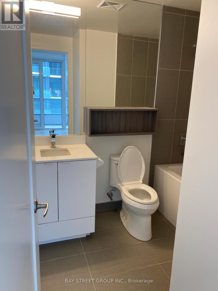 1727 - 70 Princess Street, Toronto, Ontario  M5A 0X6 - Photo 12 - C12932704