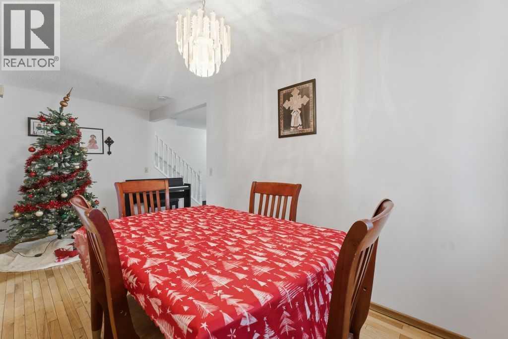 1447 Berkley Drive Nw, Calgary, Alberta  t3k 1t6 - Photo 5 - A2278837