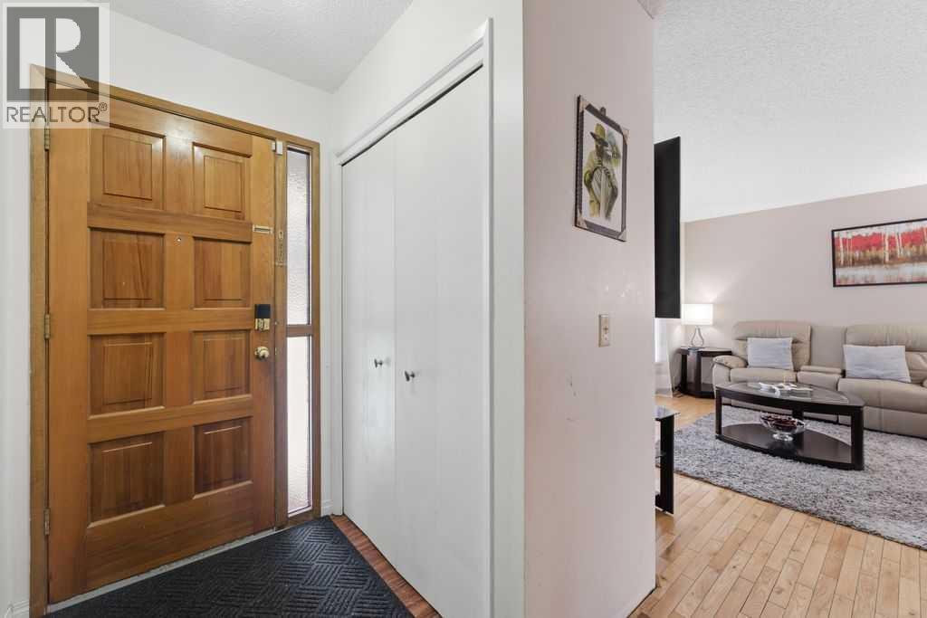 1447 Berkley Drive Nw, Calgary, Alberta  t3k 1t6 - Photo 2 - A2278837