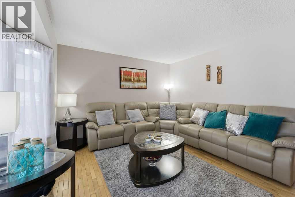 1447 Berkley Drive Nw, Calgary, Alberta  t3k 1t6 - Photo 4 - A2278837