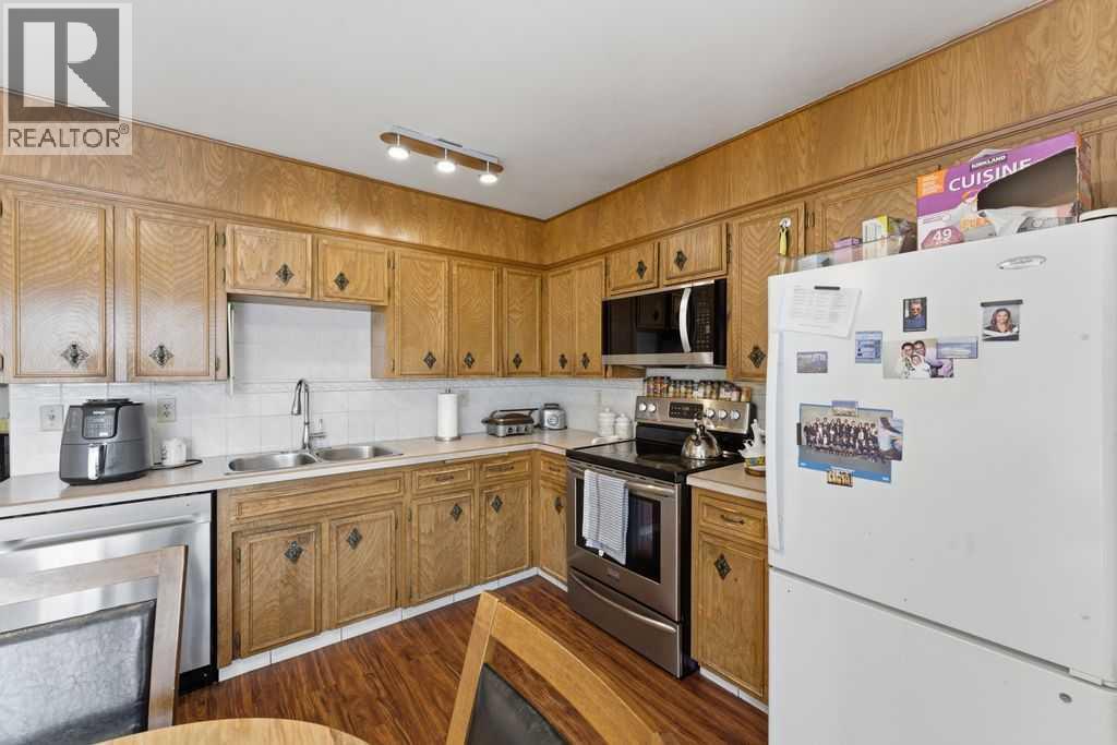 1447 Berkley Drive Nw, Calgary, Alberta  t3k 1t6 - Photo 6 - A2278837