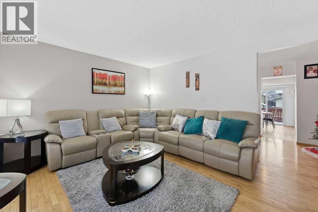 1447 Berkley Drive Nw, Calgary, Alberta  t3k 1t6 - Photo 7 - A2278837