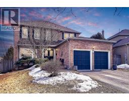 15 BEATTY CRESCENT, Aurora, Ontario