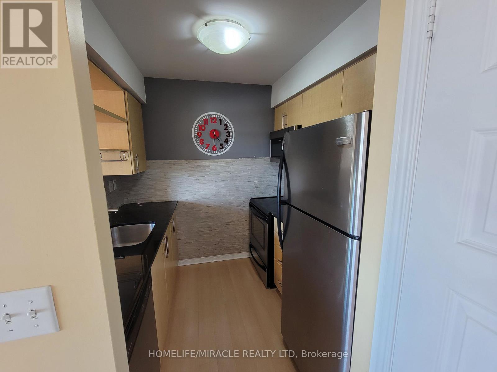 503 - 215 Queen Street E, Brampton, Ontario  L4W 0A9 - Photo 10 - W12932696