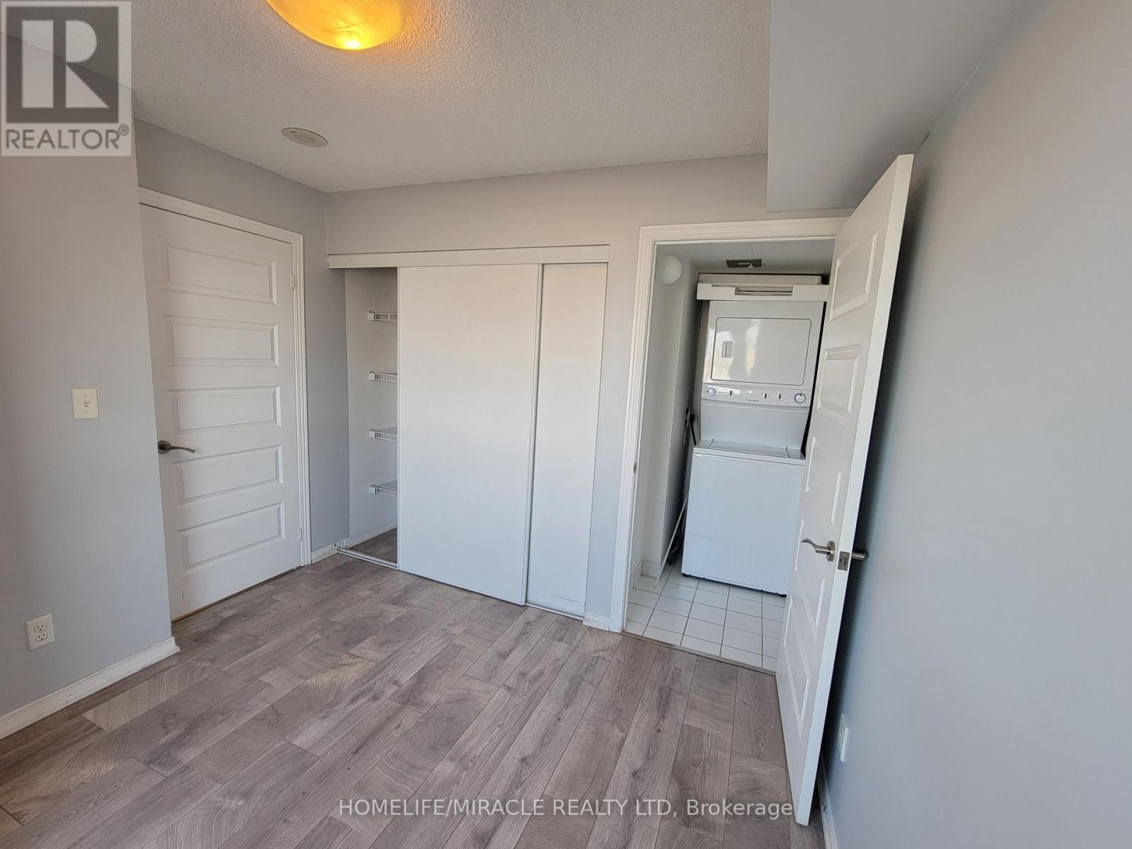 503 - 215 Queen Street E, Brampton, Ontario  L4W 0A9 - Photo 14 - W12932696