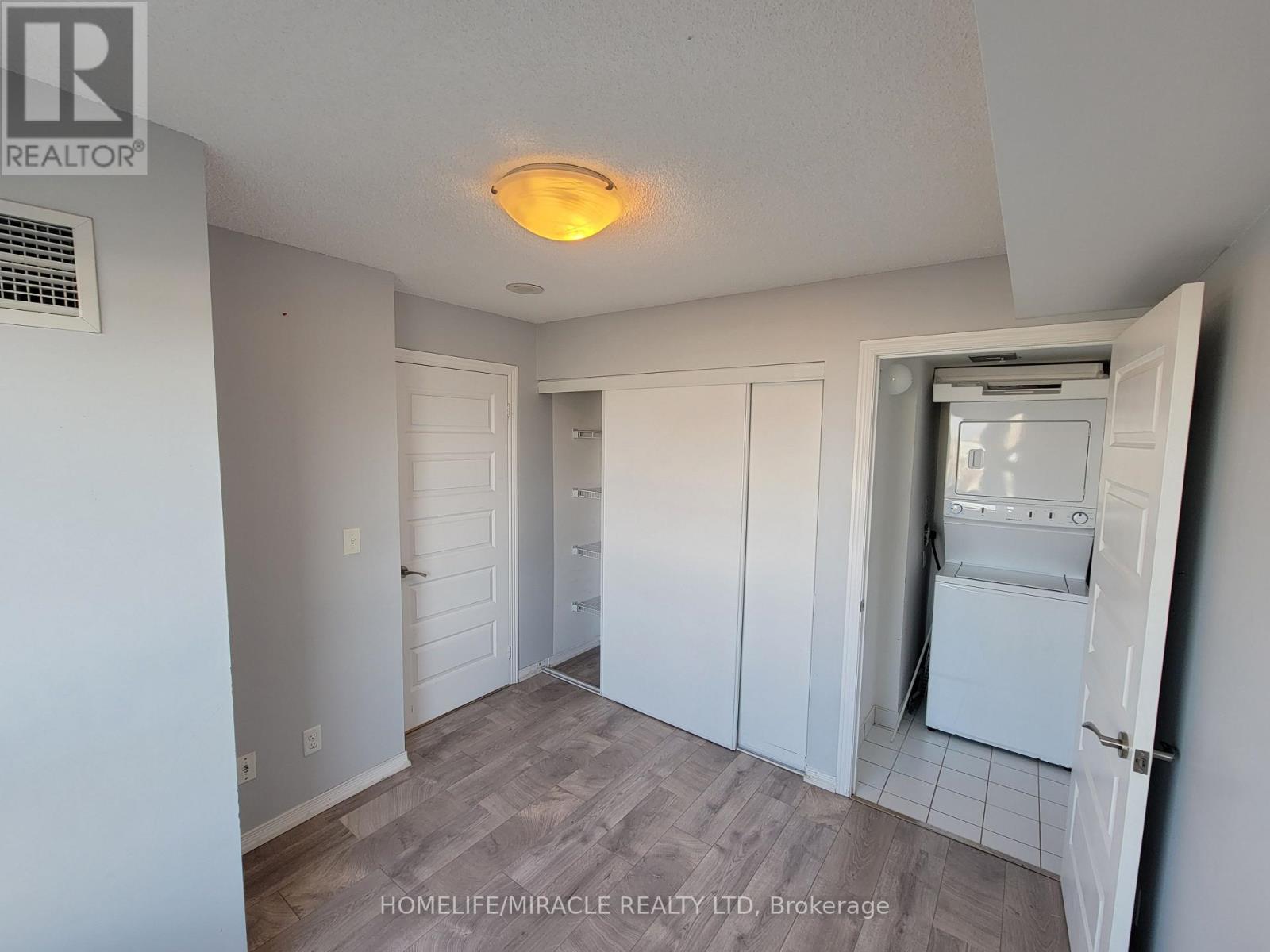 503 - 215 Queen Street E, Brampton, Ontario  L4W 0A9 - Photo 15 - W12932696