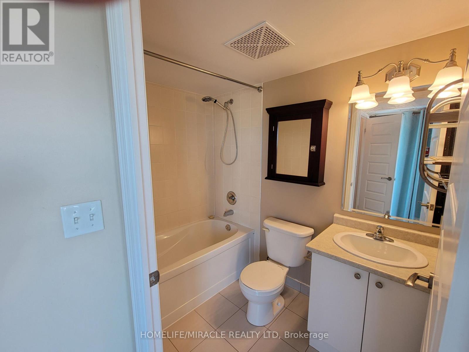 503 - 215 Queen Street E, Brampton, Ontario  L4W 0A9 - Photo 19 - W12932696