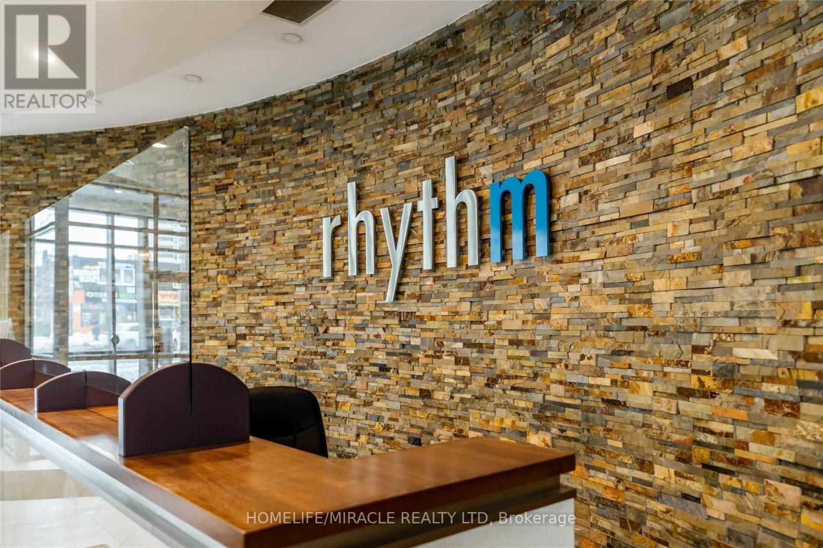 503 - 215 Queen Street E, Brampton, Ontario  L4W 0A9 - Photo 2 - W12932696