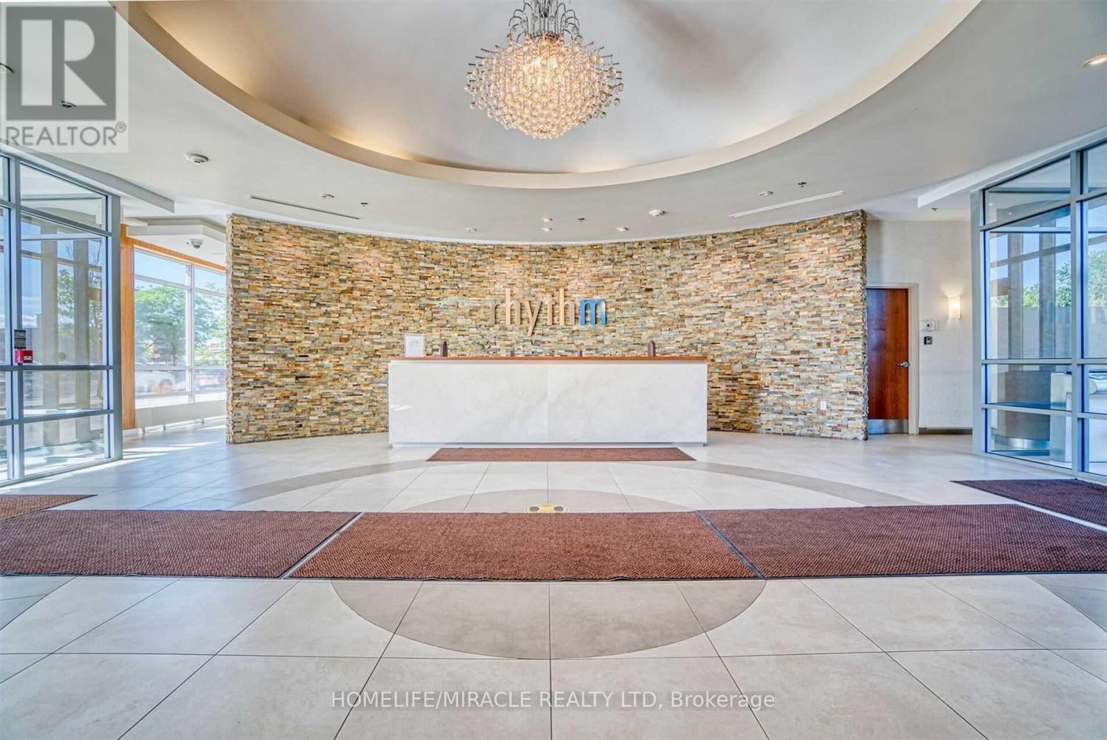 503 - 215 Queen Street E, Brampton, Ontario  L4W 0A9 - Photo 3 - W12932696