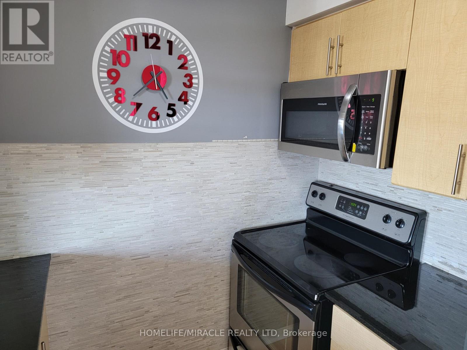 503 - 215 Queen Street E, Brampton, Ontario  L4W 0A9 - Photo 8 - W12932696