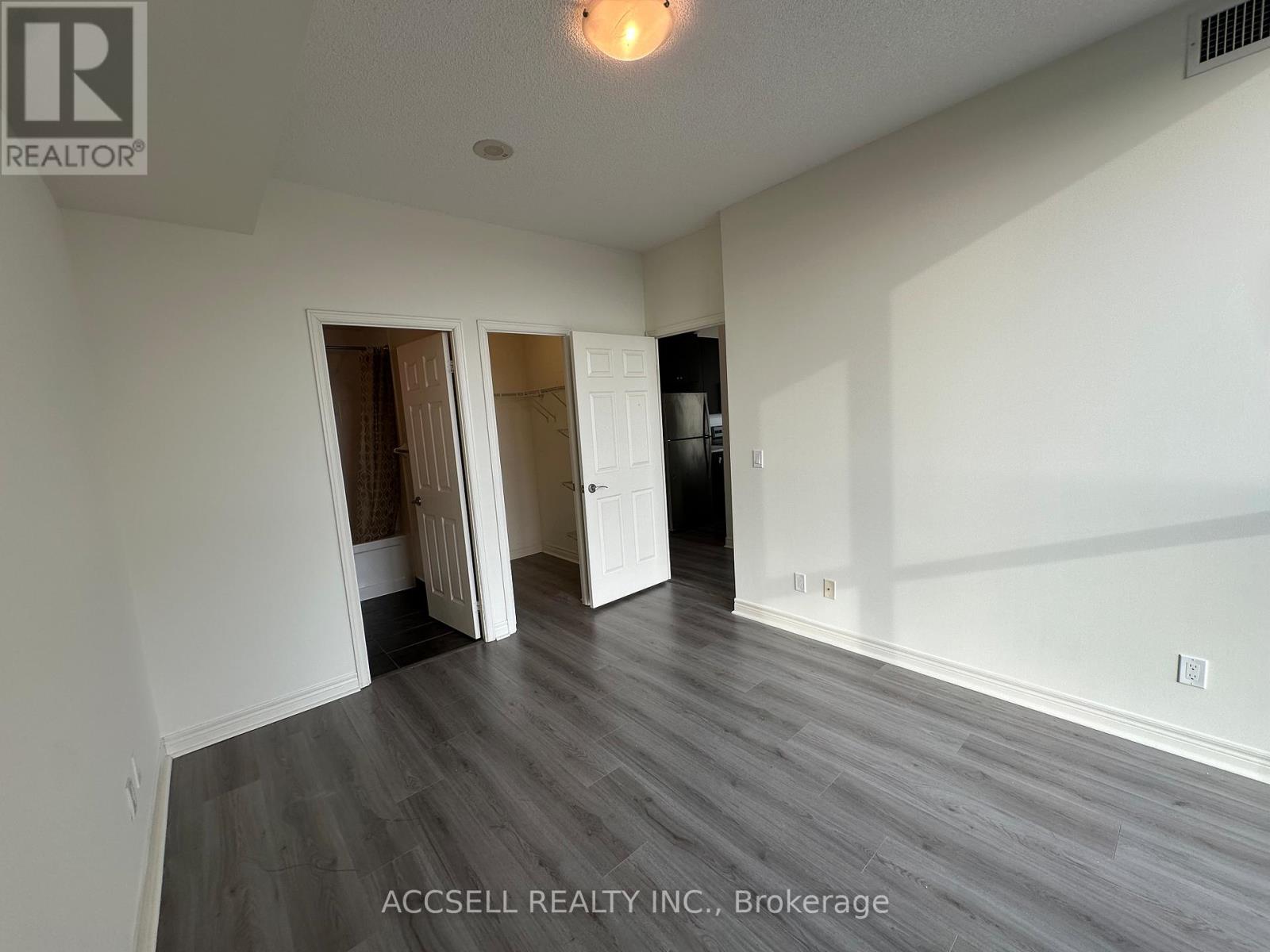 1006 - 339 Rathburn Road W, Mississauga, Ontario  L5B 0K6 - Photo 24 - W12932700