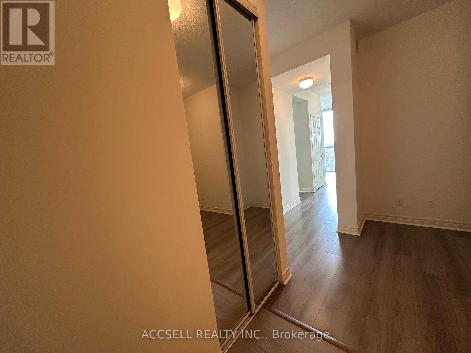 1006 - 339 Rathburn Road W, Mississauga, Ontario  L5B 0K6 - Photo 3 - W12932700