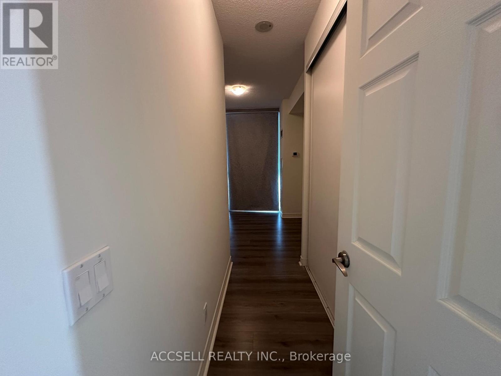 1006 - 339 Rathburn Road W, Mississauga, Ontario  L5B 0K6 - Photo 6 - W12932700