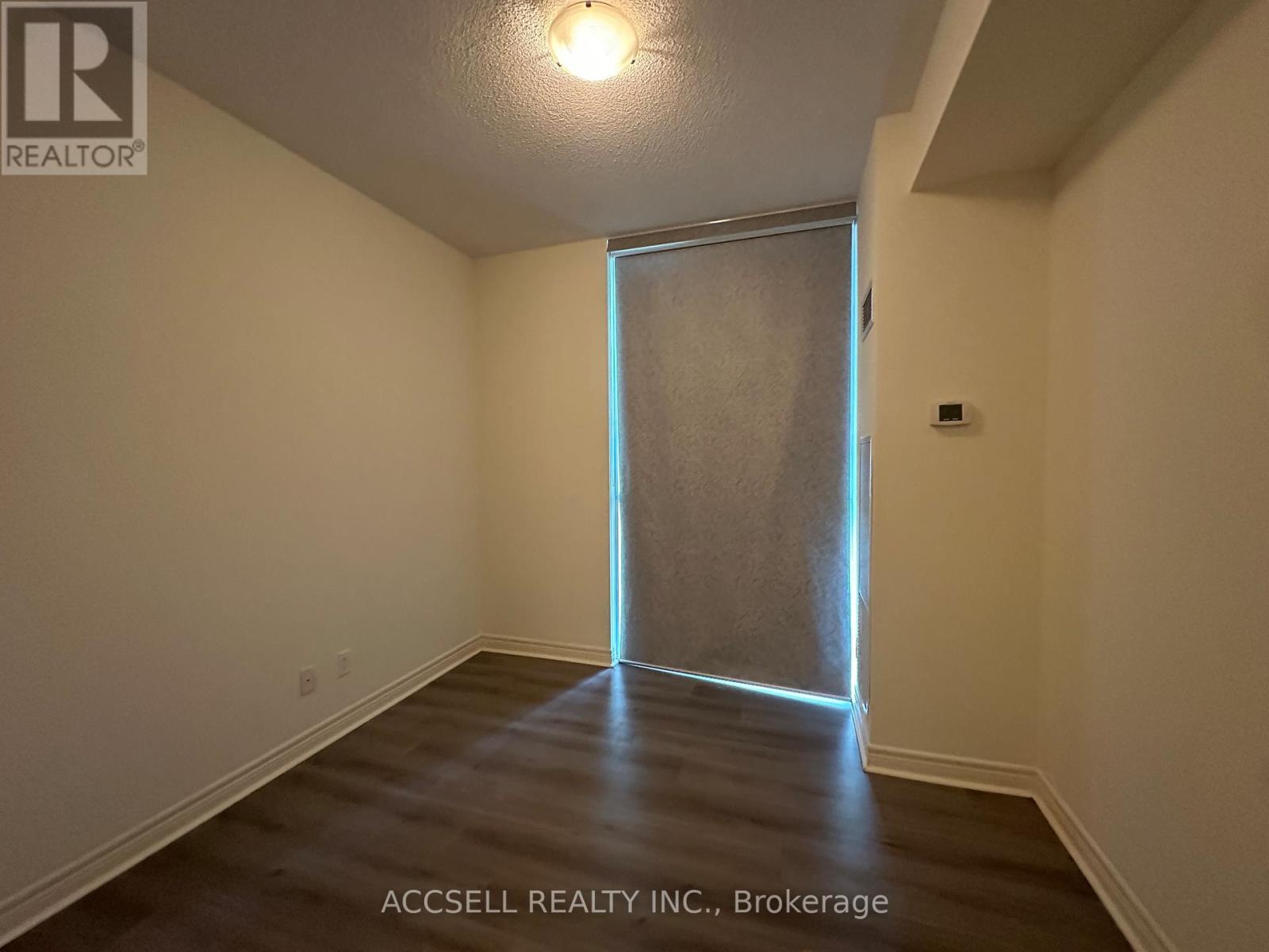 1006 - 339 Rathburn Road W, Mississauga, Ontario  L5B 0K6 - Photo 7 - W12932700