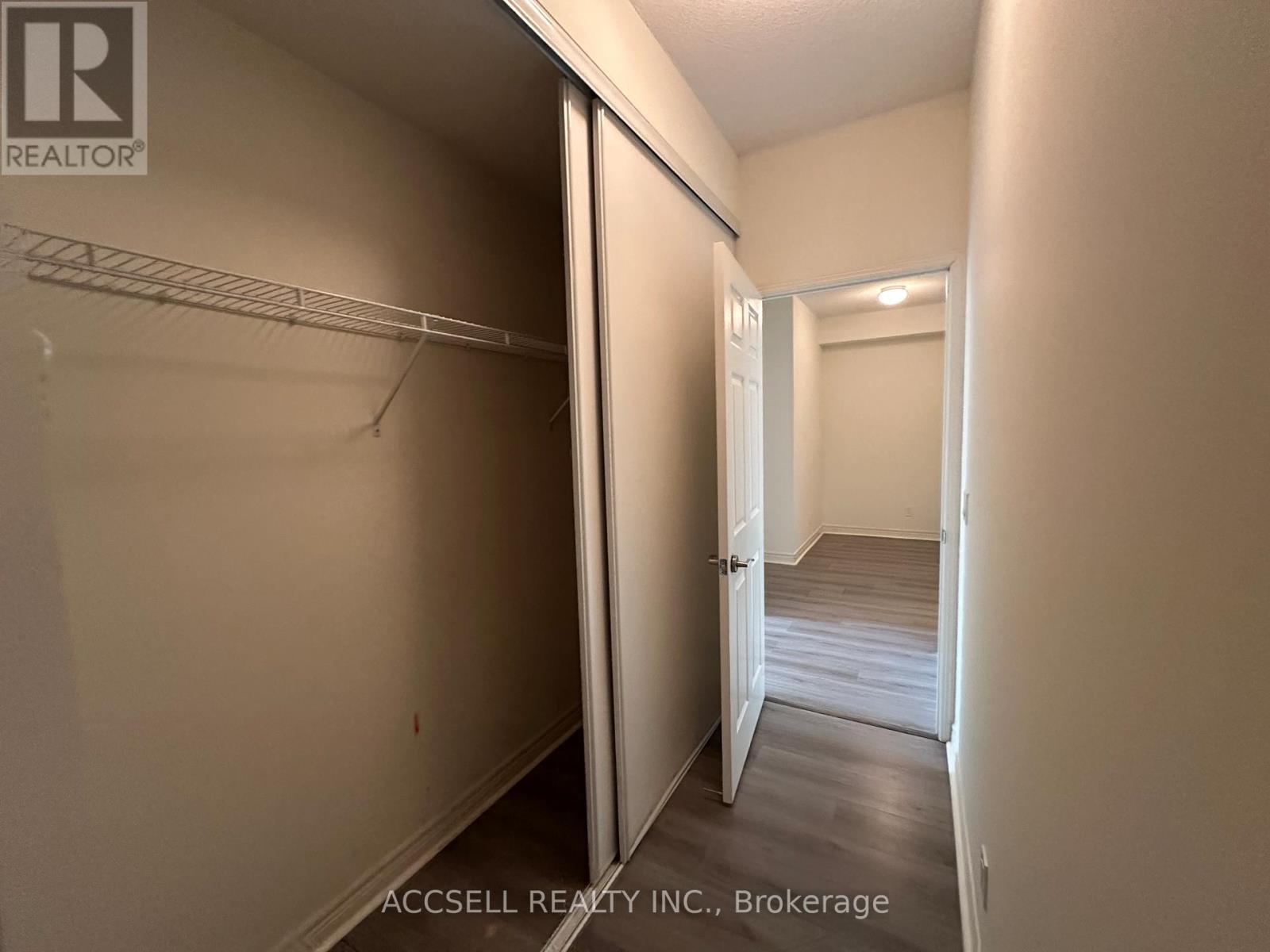 1006 - 339 Rathburn Road W, Mississauga, Ontario  L5B 0K6 - Photo 9 - W12932700