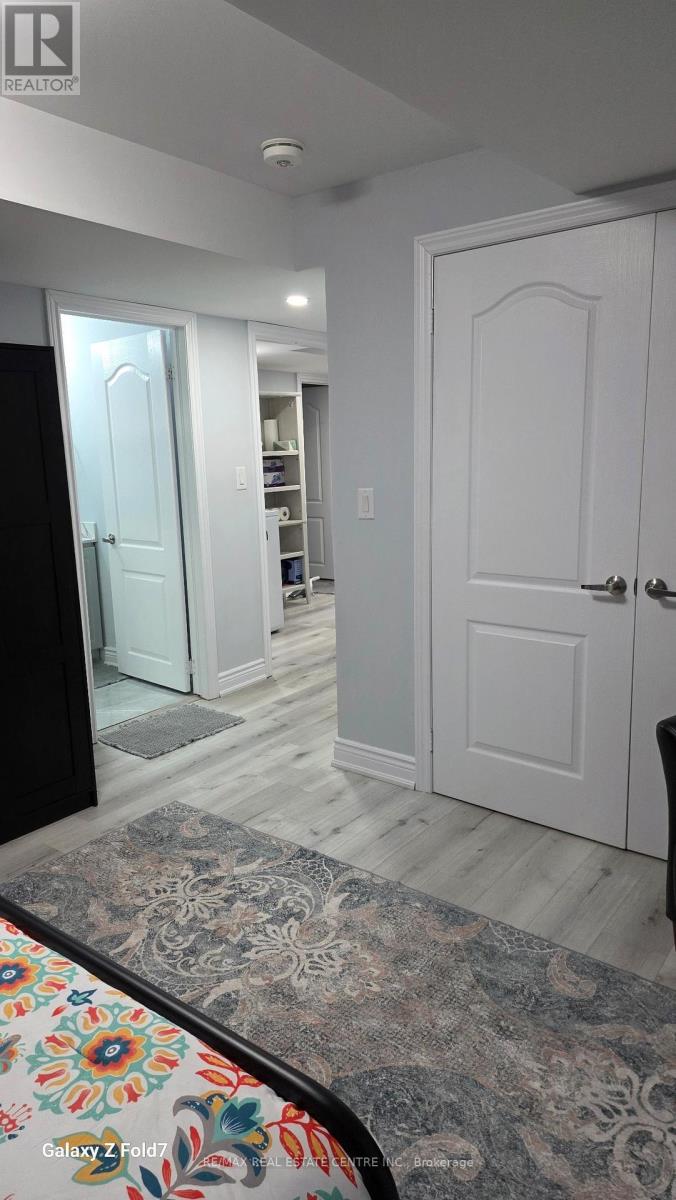 726 Dolby Crescent, Milton, Ontario  L9T 5L7 - Photo 13 - W12932710