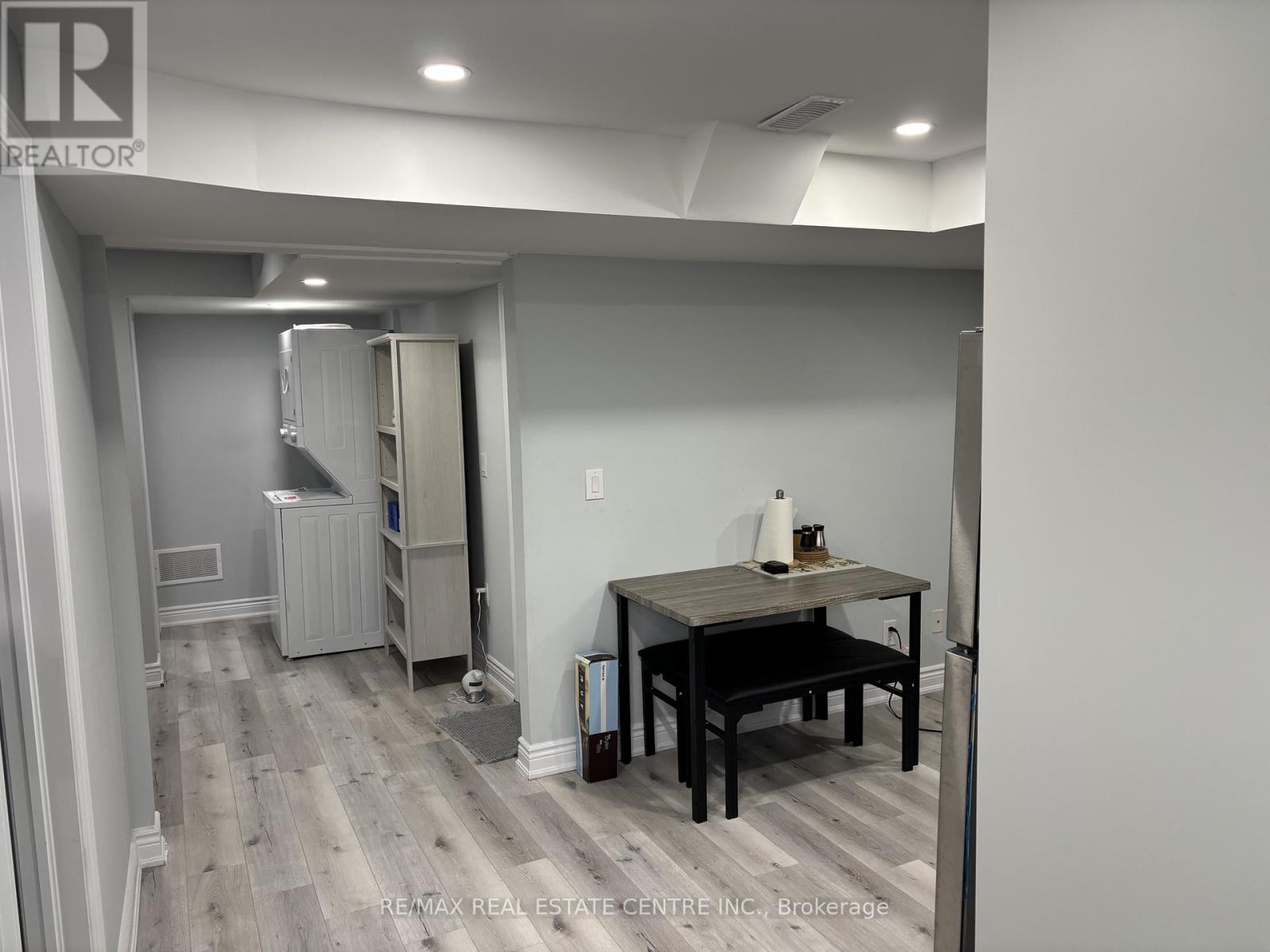 726 Dolby Crescent, Milton, Ontario  L9T 5L7 - Photo 23 - W12932710