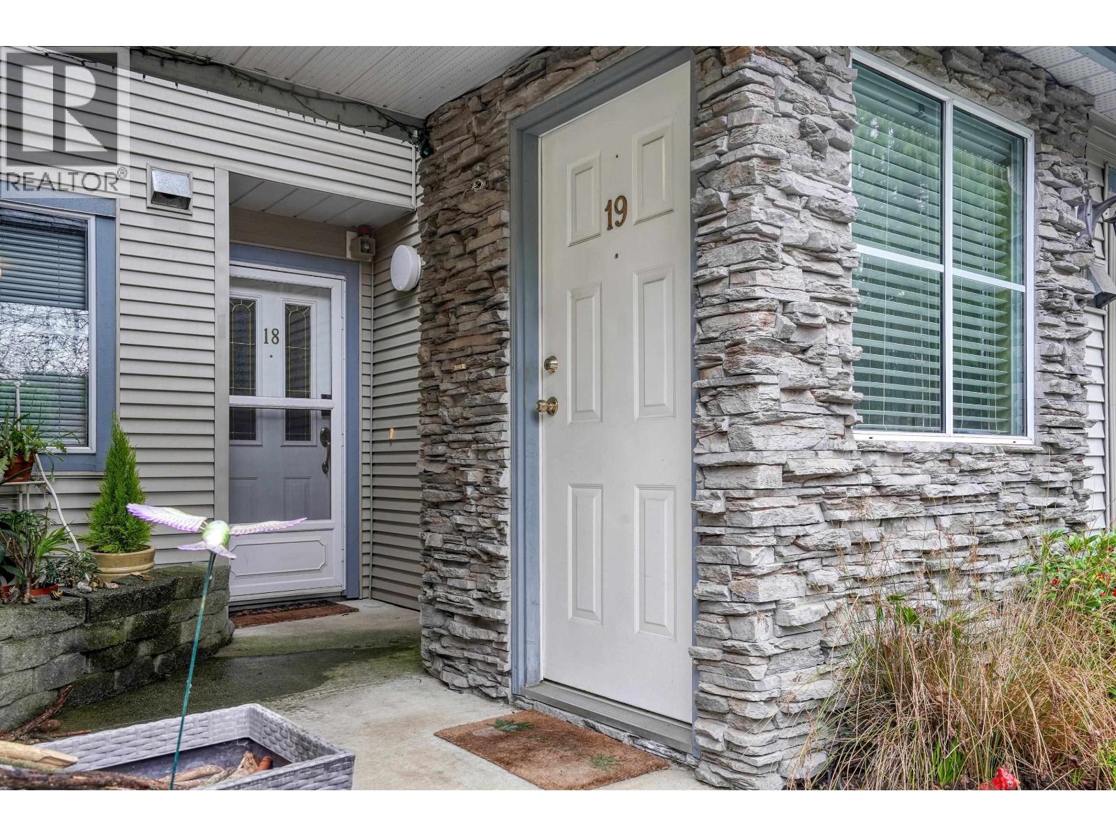 19 19034 Mcmyn Road, Pitt Meadows, British Columbia  V3Y 2N8 - Photo 2 - R3100381