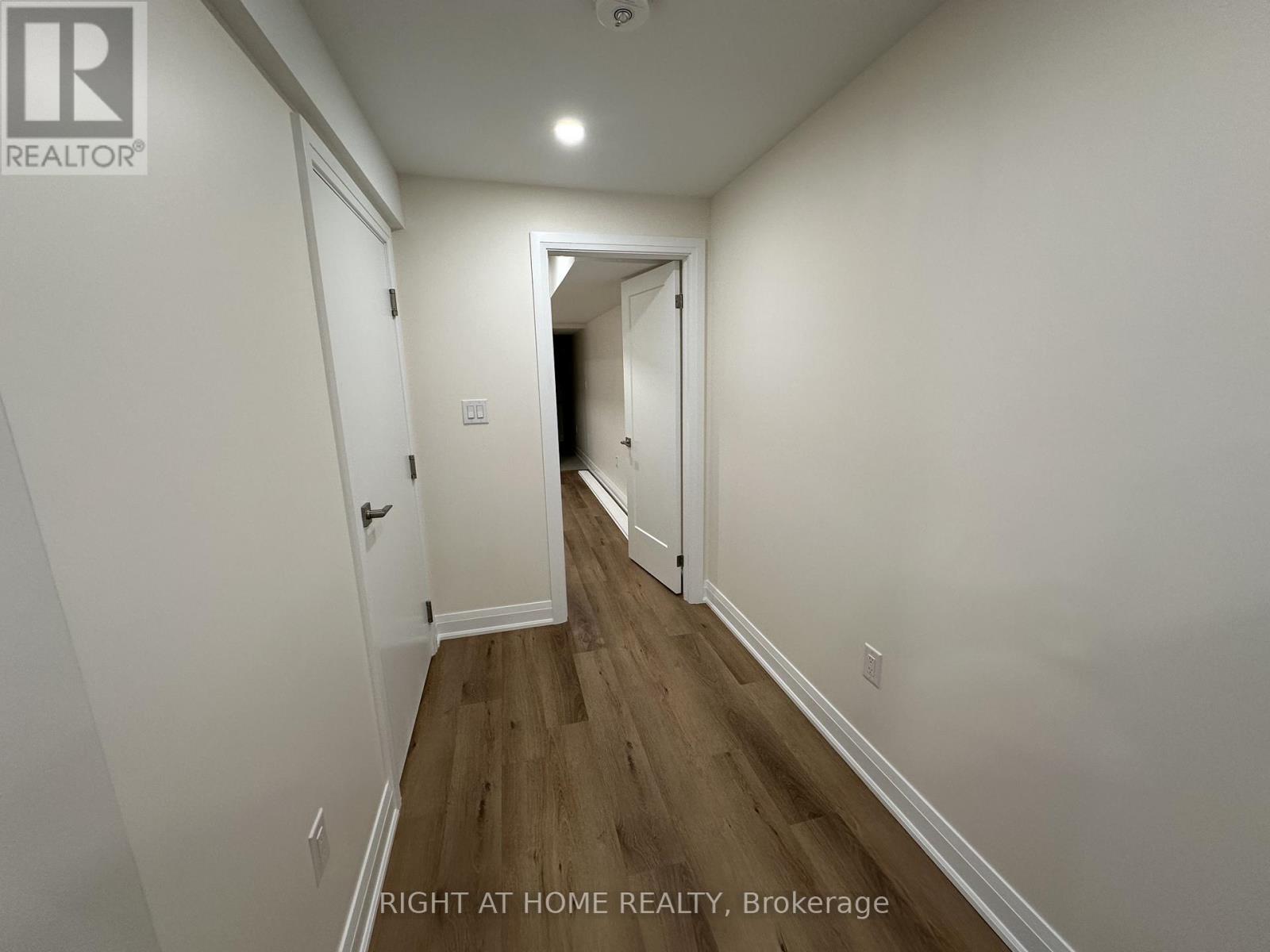 Lower - 187 Oak Avenue, Hamilton, Ontario  L8L 5M9 - Photo 4 - X12932708