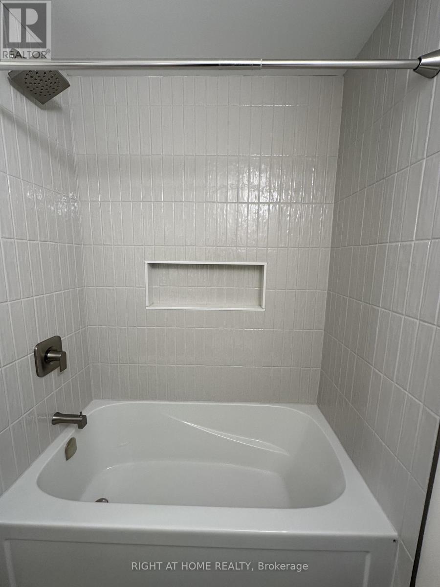 Lower - 187 Oak Avenue, Hamilton, Ontario  L8L 5M9 - Photo 9 - X12932708