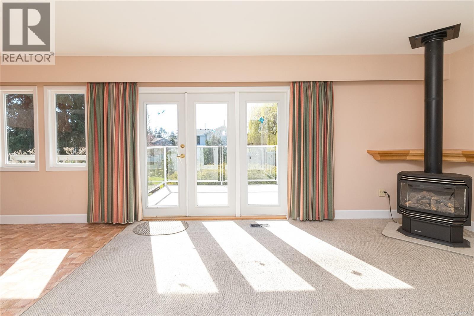 2615 Arbutus Rd, Saanich, British Columbia  V8N 1W4 - Photo 19 - 1029580