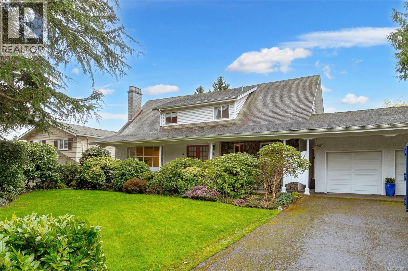 2615 Arbutus Rd, Saanich, British Columbia