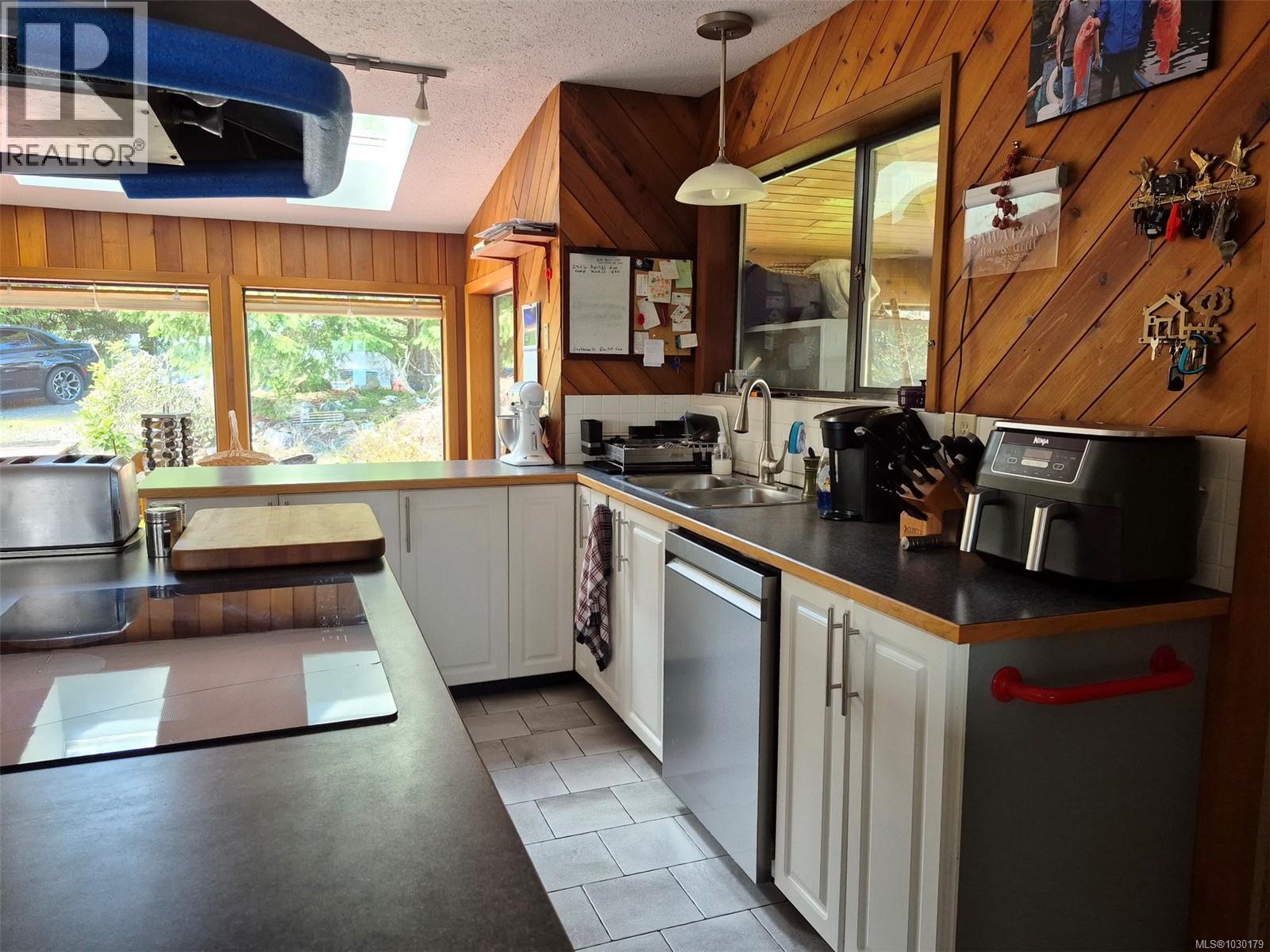 5904 Garvin Rd, Union Bay, British Columbia  V0R 3B0 - Photo 14 - 1030179