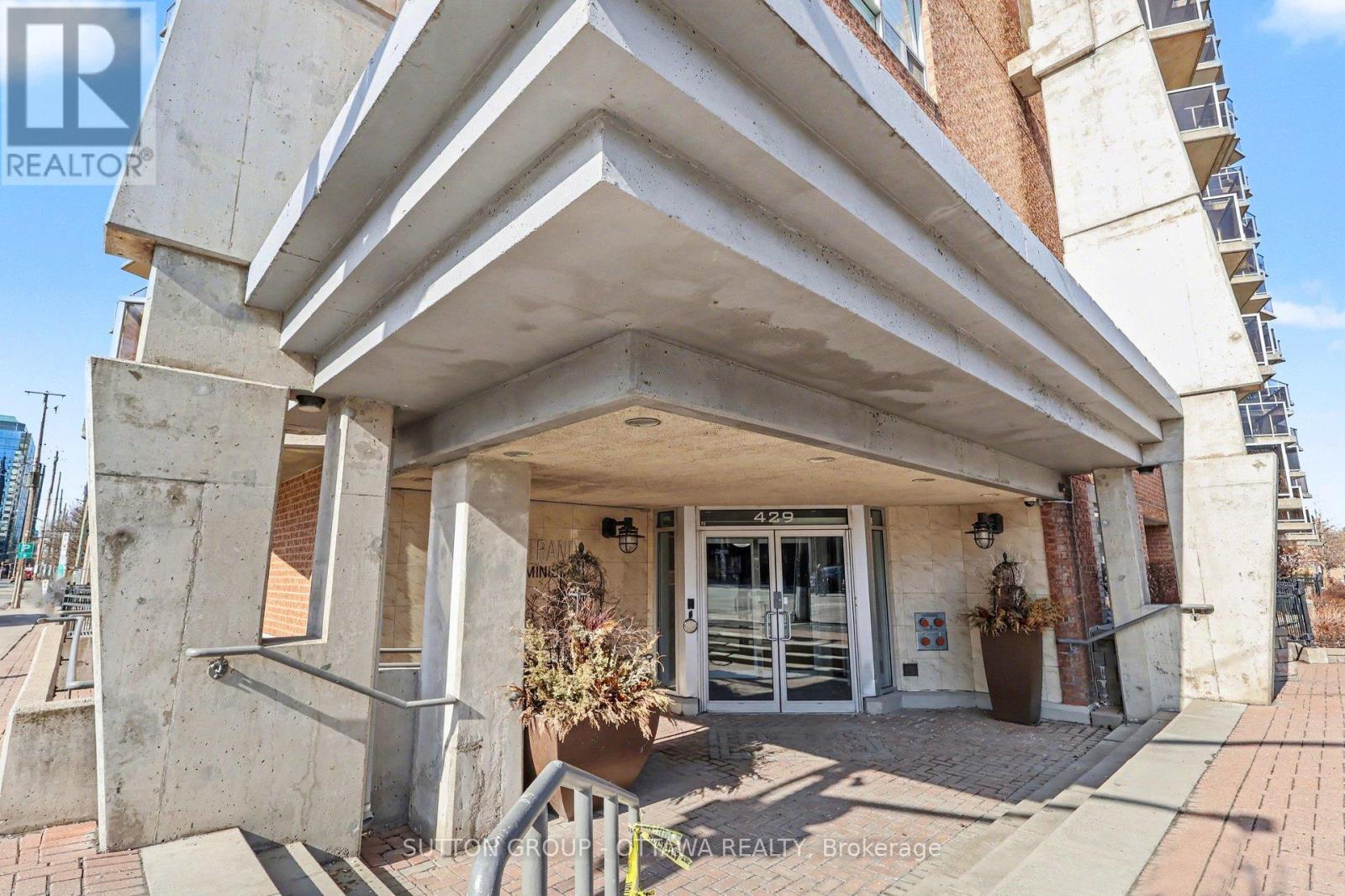 703 - 429 Somerset Street W, Ottawa, Ontario  K2P 2P5 - Photo 2 - X12932726