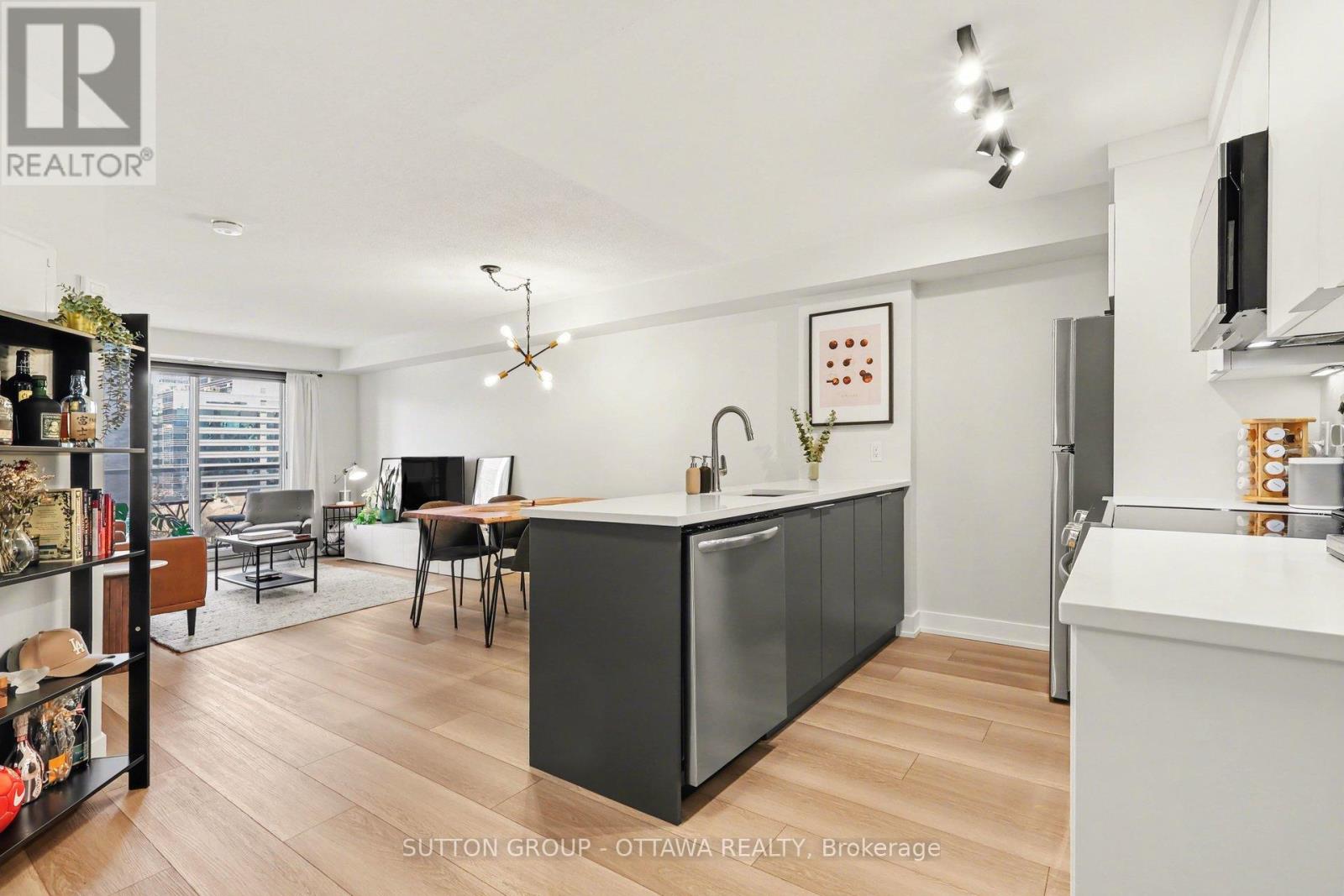 703 - 429 Somerset Street W, Ottawa, Ontario  K2P 2P5 - Photo 3 - X12932726