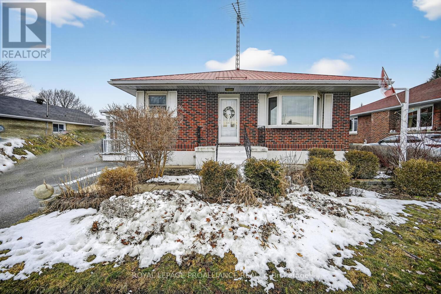 80 Sevenoaks Avenue, Brockville, Ontario  K6V 2V4 - Photo 2 - X12932746