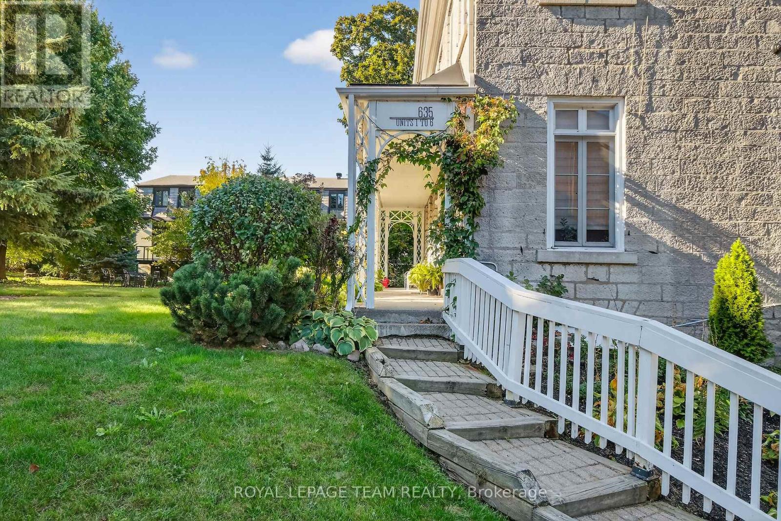 6 - 635 Richmond Road, Ottawa, Ontario  K2A 0G6 - Photo 4 - X12442528