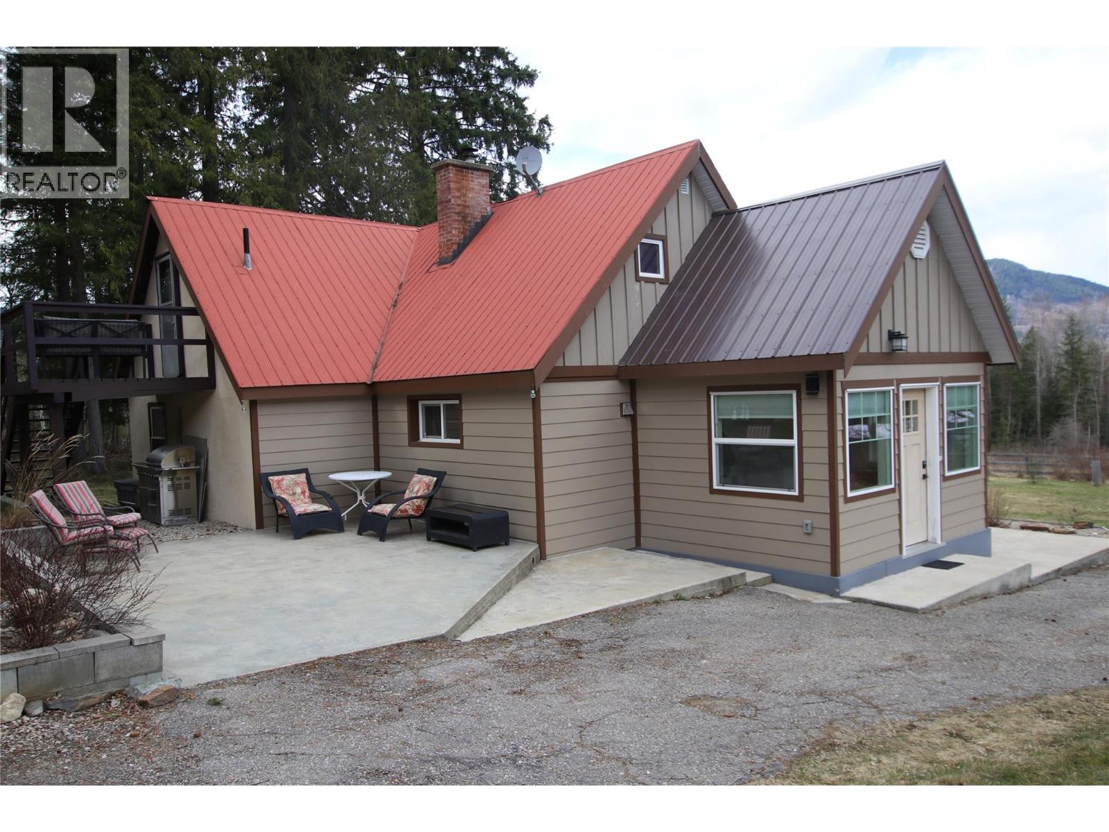 413 Willow Street, Fauquier, British Columbia