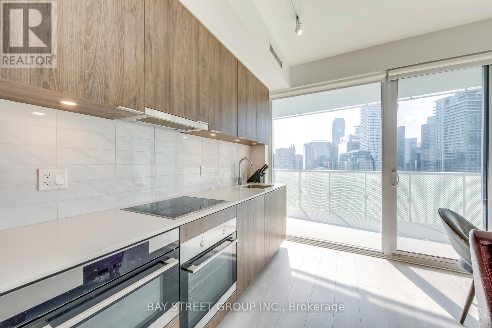 2905 - 15 Queens Quay E, Toronto, Ontario  M5E 0C5 - Photo 15 - C12932732