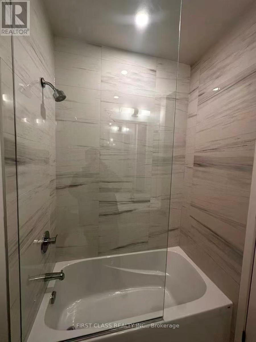 3703 - 8 Interchange Way, Vaughan, Ontario  L4K 5Z7 - Photo 12 - N12932742