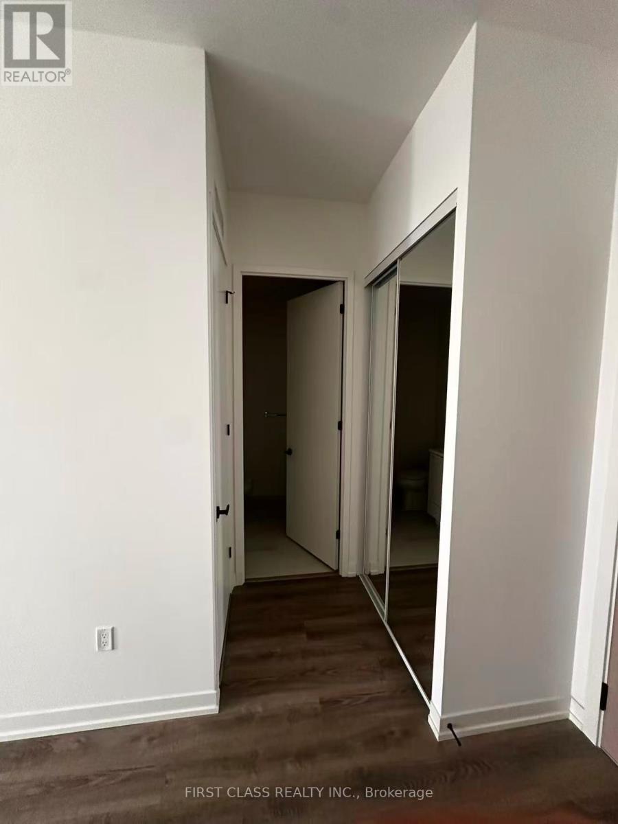 3703 - 8 Interchange Way, Vaughan, Ontario  L4K 5Z7 - Photo 9 - N12932742