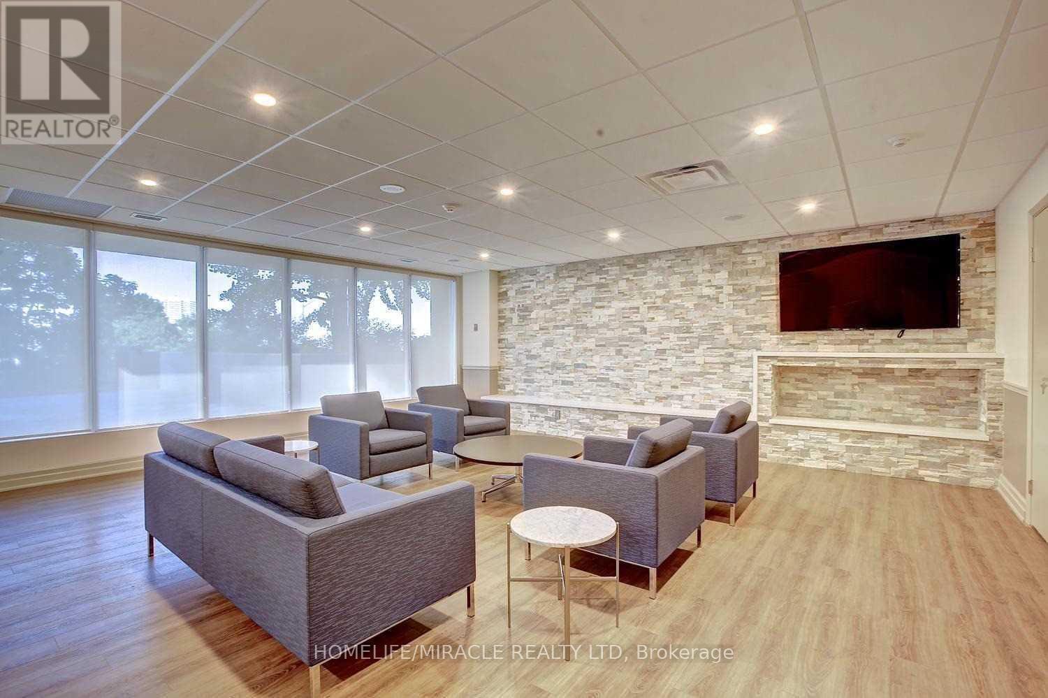 2116 - 145 Hillcrest Avenue, Mississauga, Ontario  L5B 3Z1 - Photo 2 - W12932740