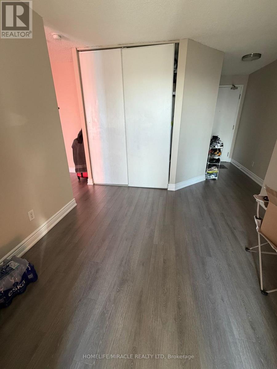 2116 - 145 Hillcrest Avenue, Mississauga, Ontario  L5B 3Z1 - Photo 4 - W12932740