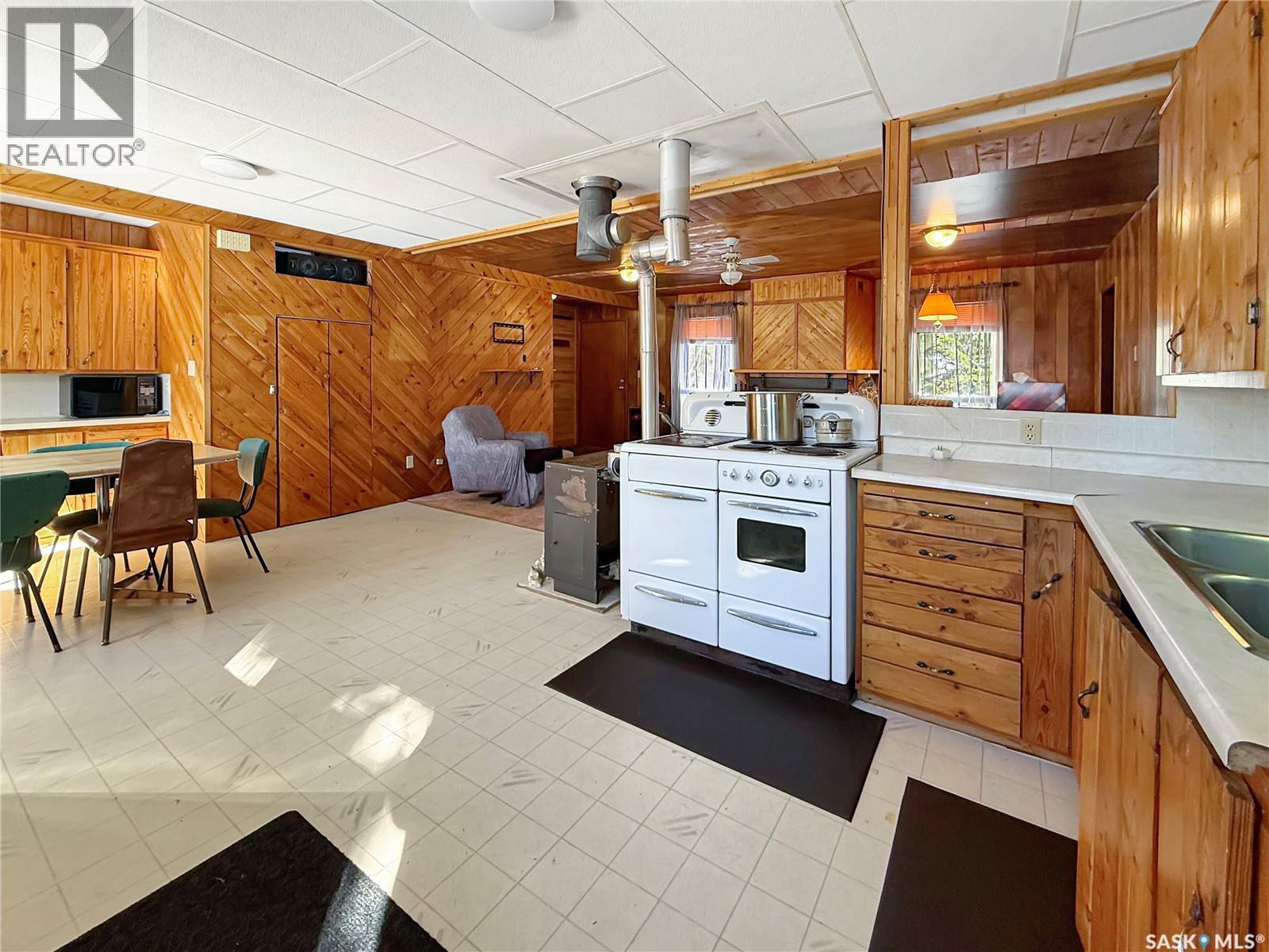 24 Walter Street, Candle Lake, Saskatchewan  S0J 3E0 - Photo 4 - SK031526