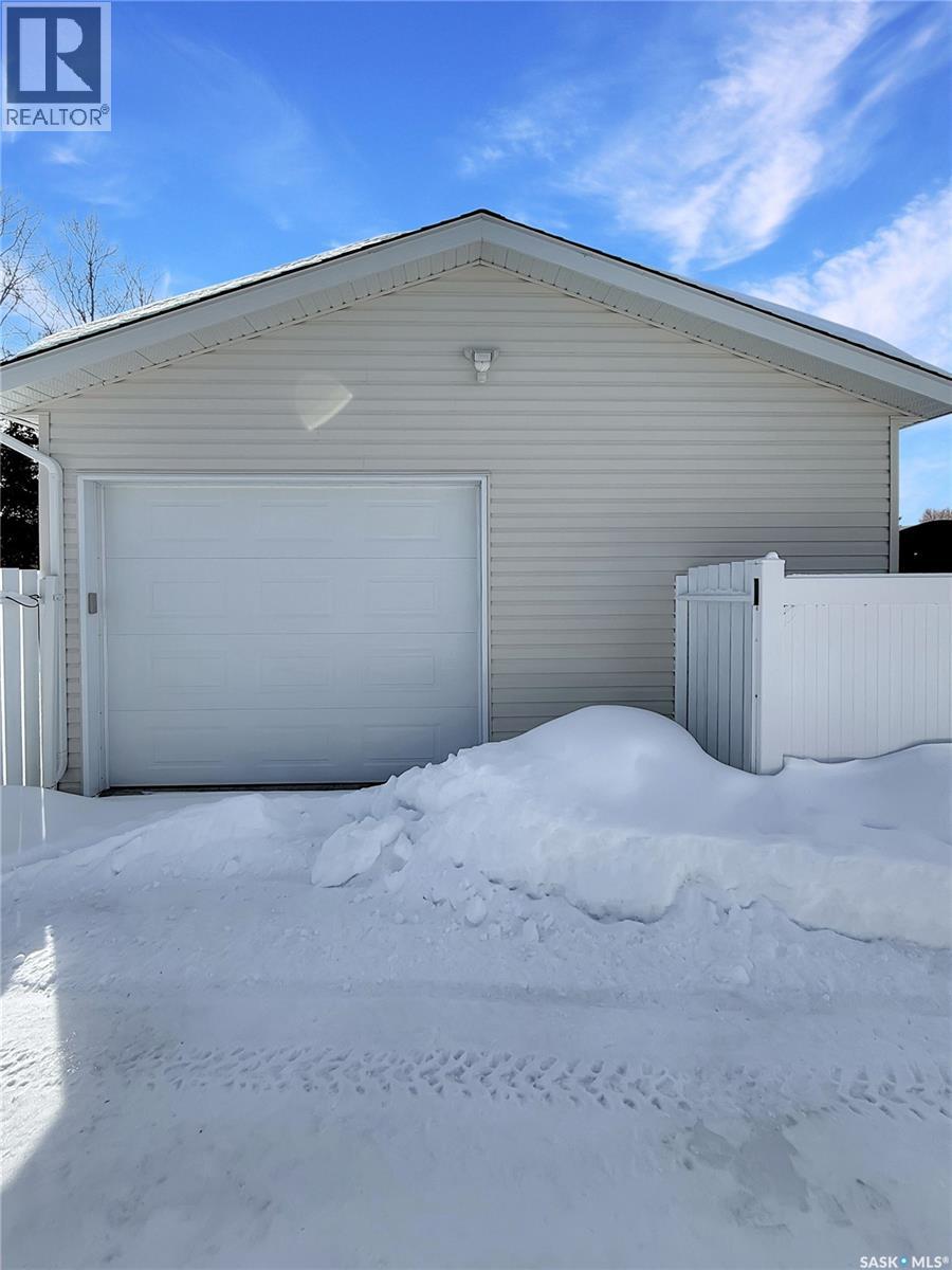 8 White Birch Crescent, Candle Lake, Saskatchewan  S0J 3E0 - Photo 3 - SK031532